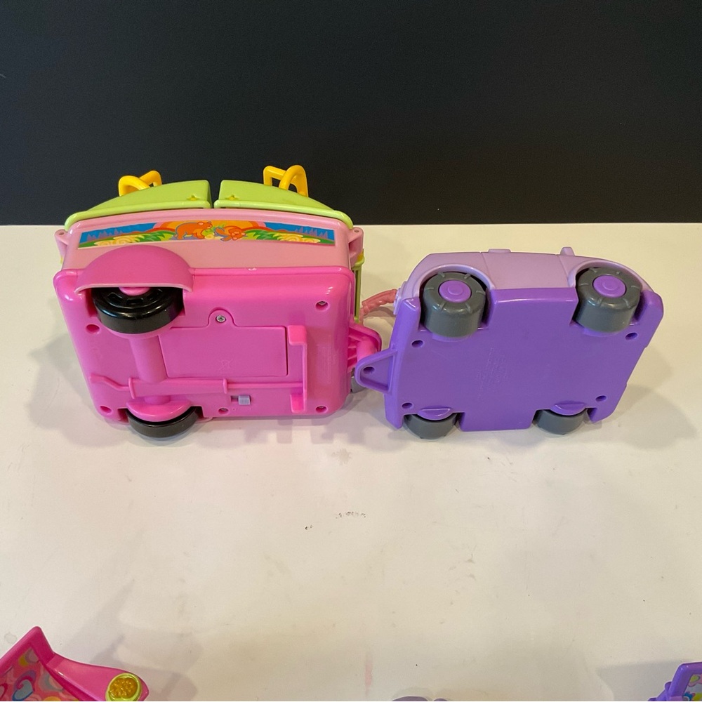 FISHER PRICE LITTLE PEOPLE POP UP CAMPER et al - Picture 4 of 8